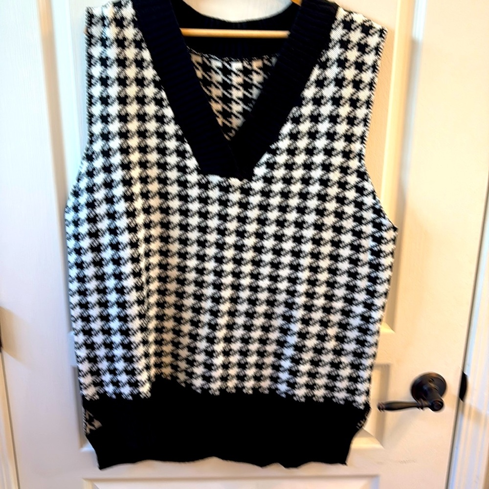 Women’s oversized XL houndstooth sweater vest v- neck